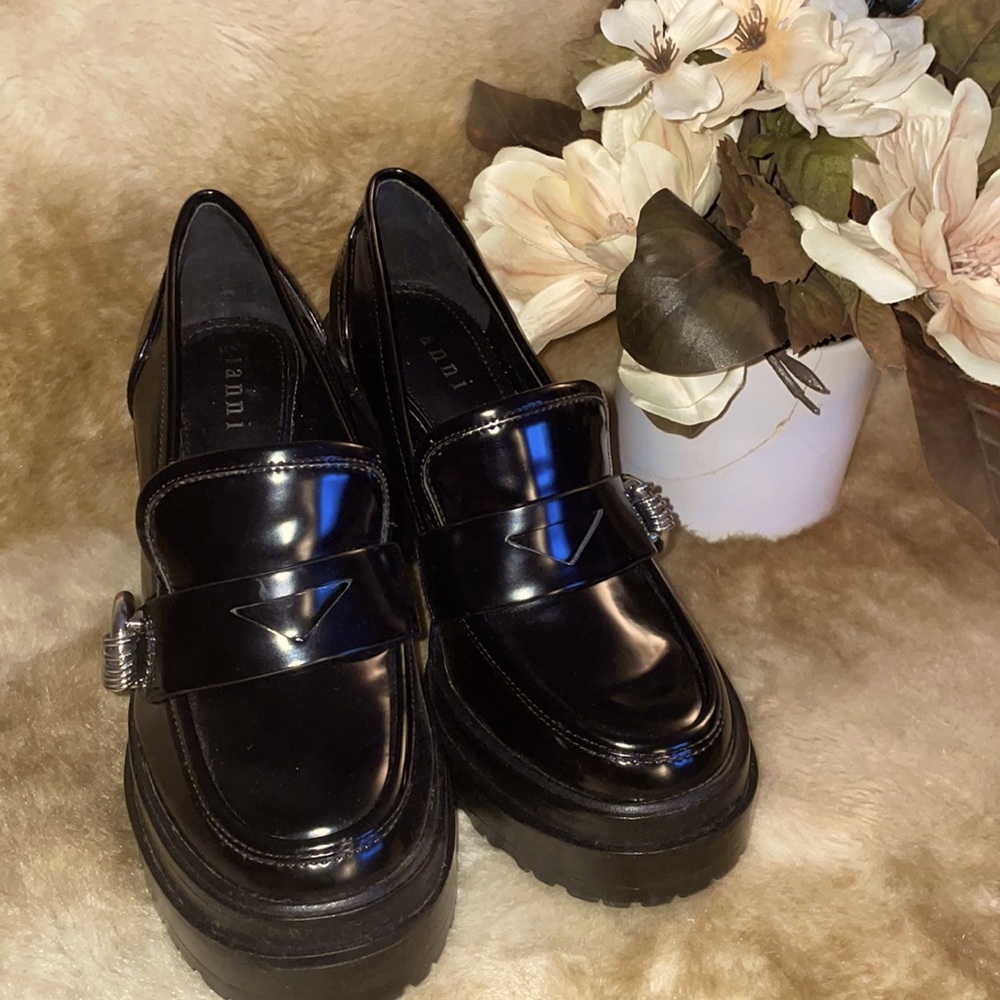 Gianni Biani shoe size 6 Mary Jane style with a chunky heel. Black and gray.